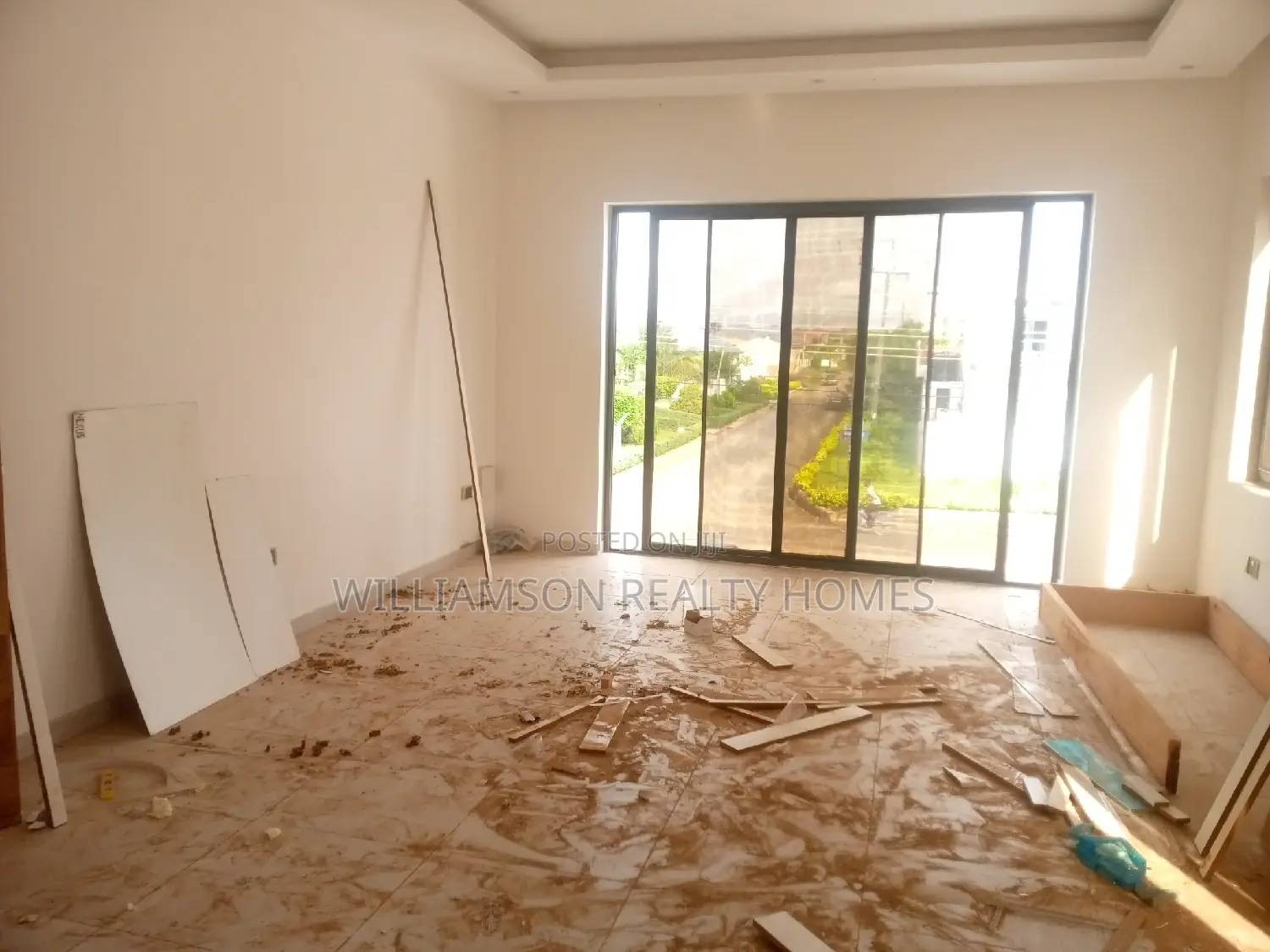 5bdrm Mansion in Community 20, Spintex for Sale