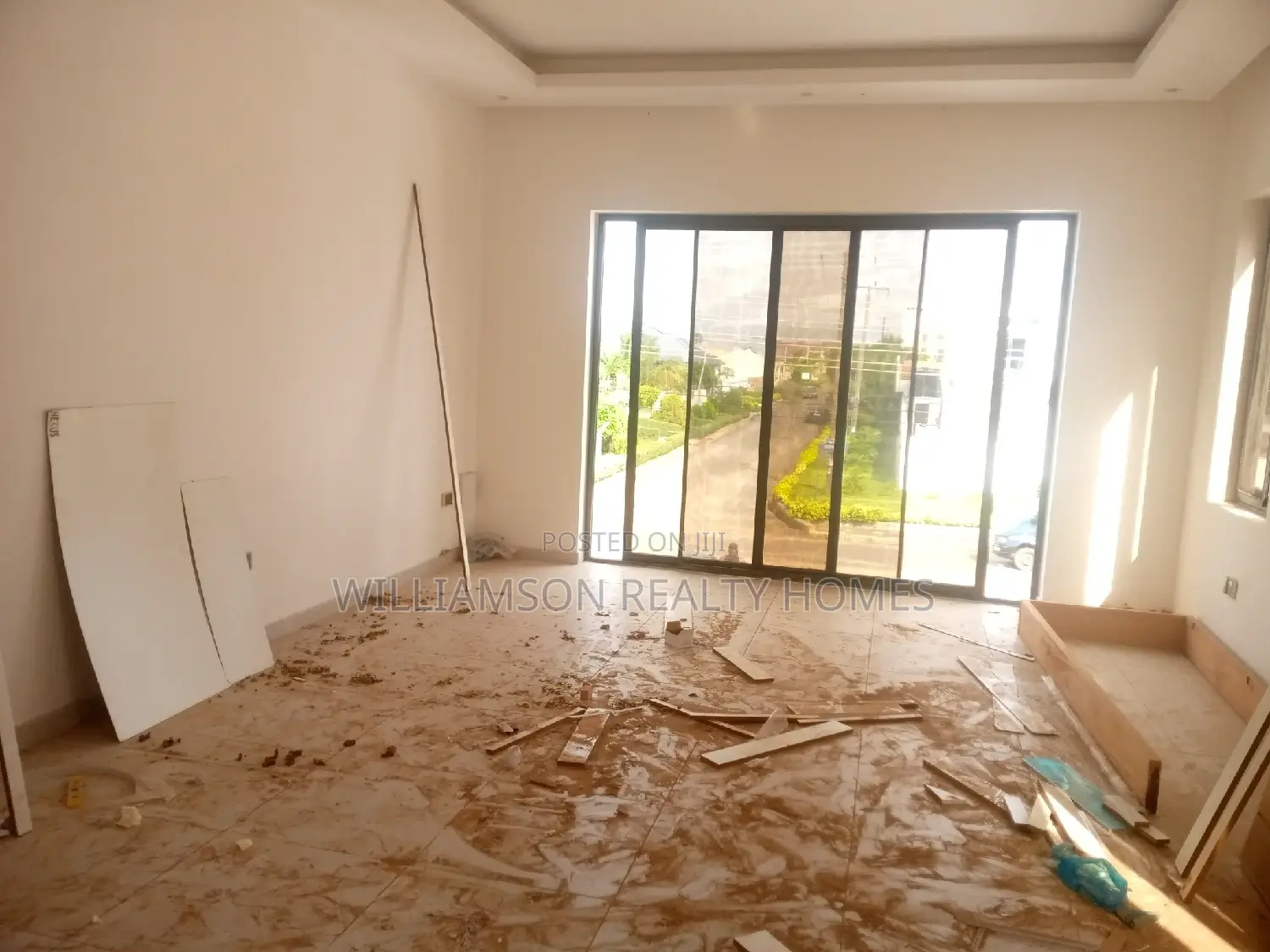 5bdrm Mansion in Community 20, Spintex for Sale