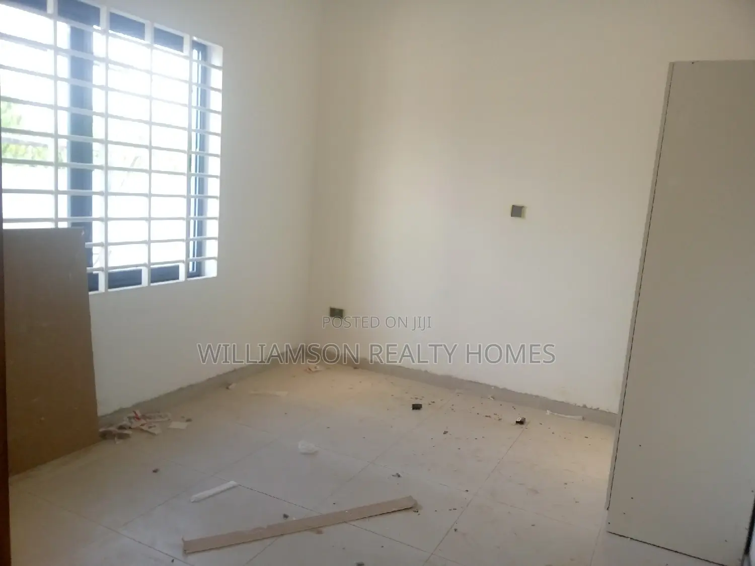 5bdrm Mansion in Community 20, Spintex for Sale