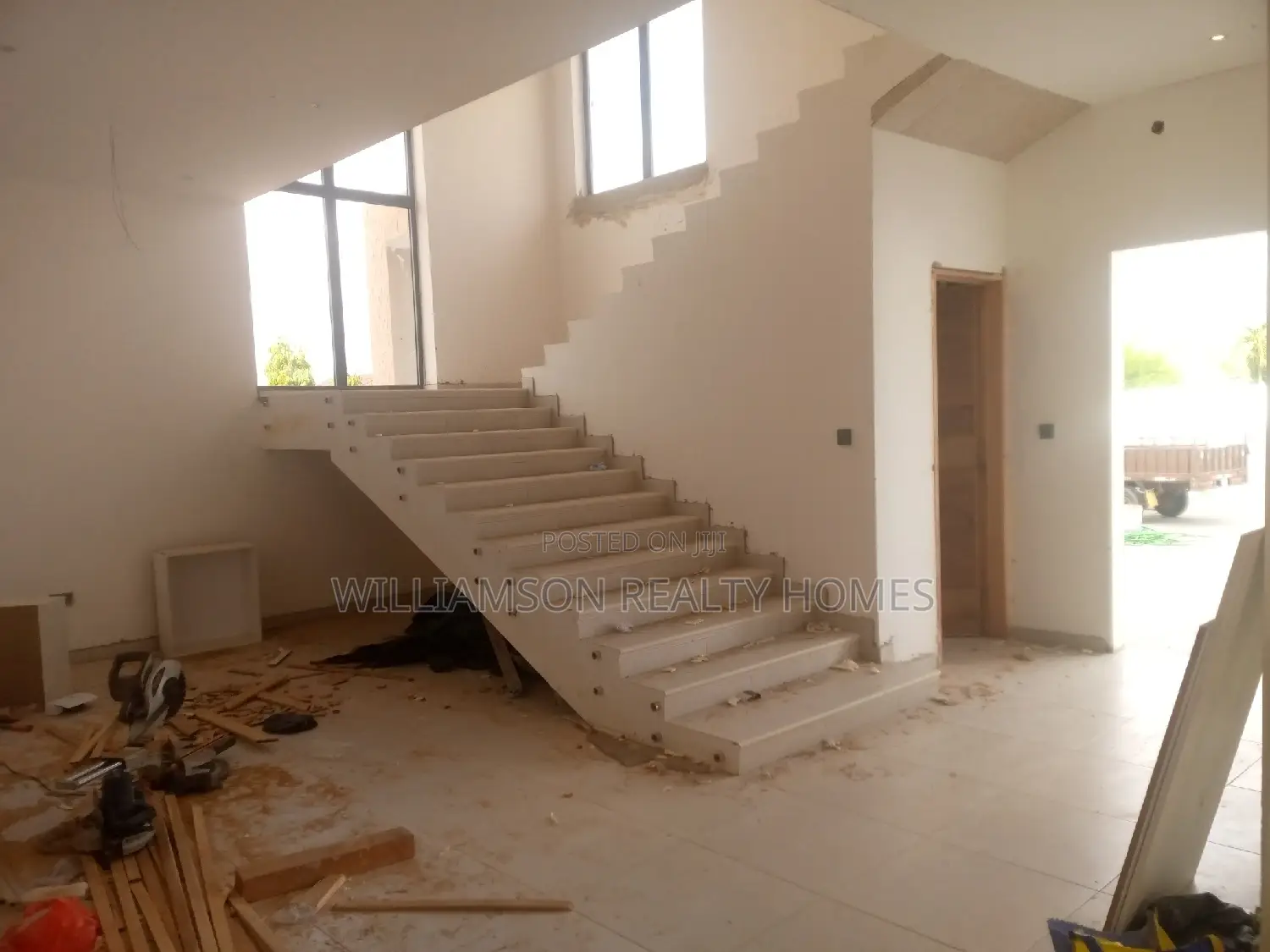 5bdrm Mansion in Community 20, Spintex for Sale