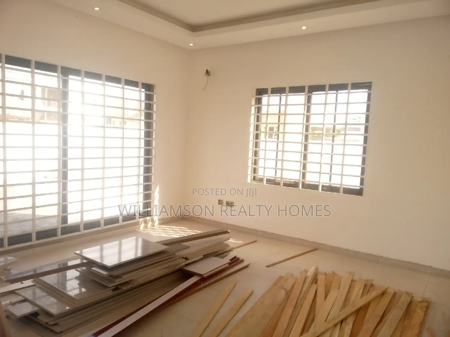 5bdrm Mansion in Community 20, Spintex for Sale