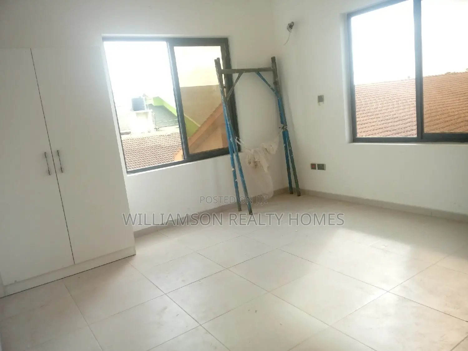 5bdrm Mansion in Community 20, Spintex for Sale