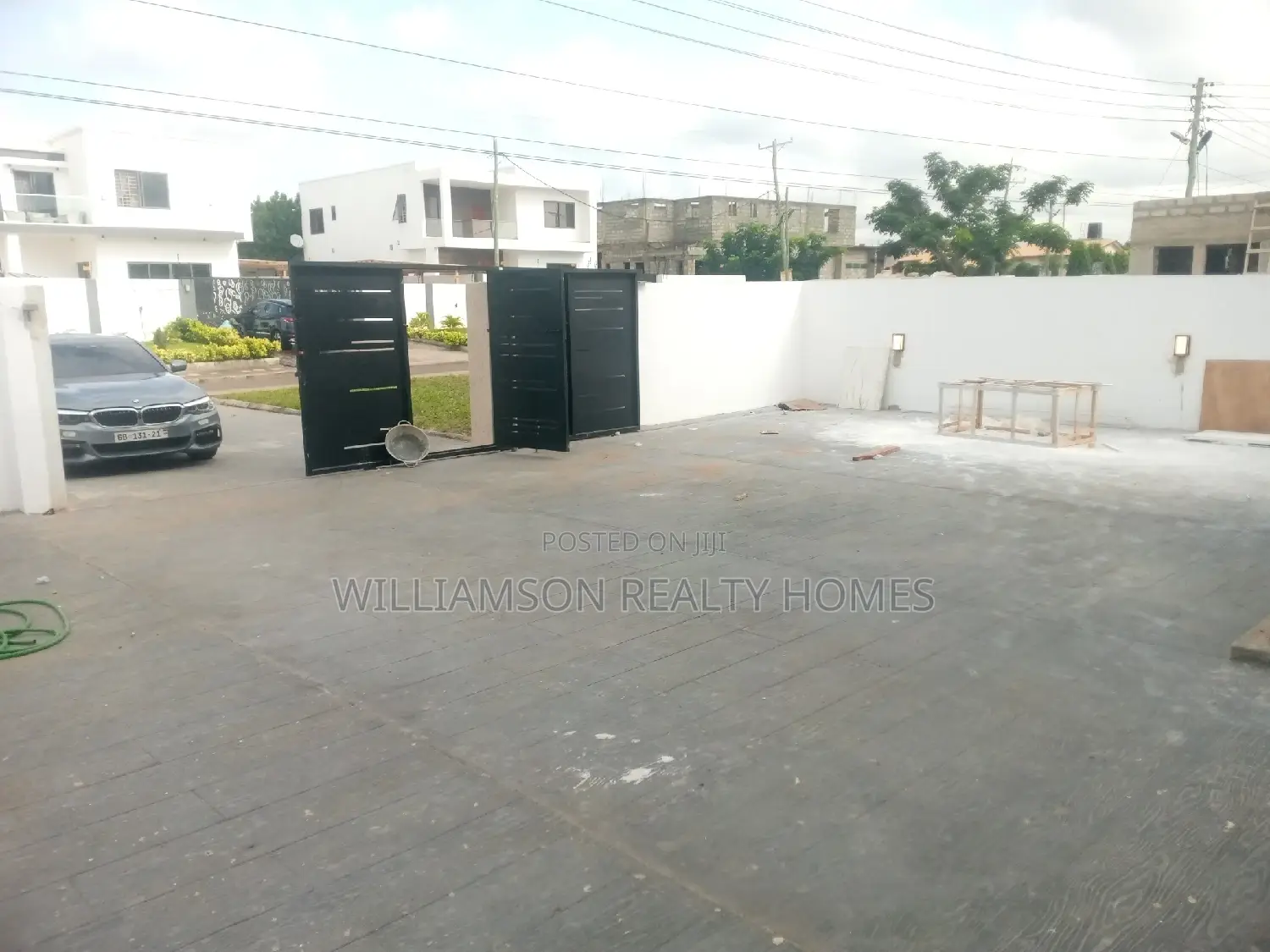 5bdrm Mansion in Community 20, Spintex for Sale