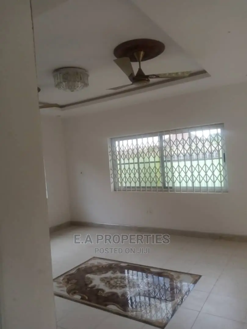 10bdrm Mansion in E a Properties, School Complex Area for Sale