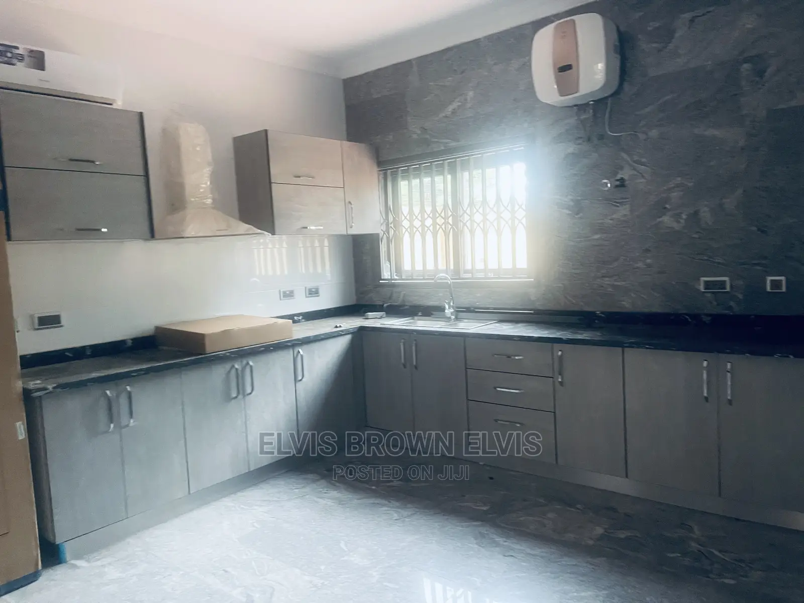 4bdrm Mansion in Living Large, East Legon for Rent