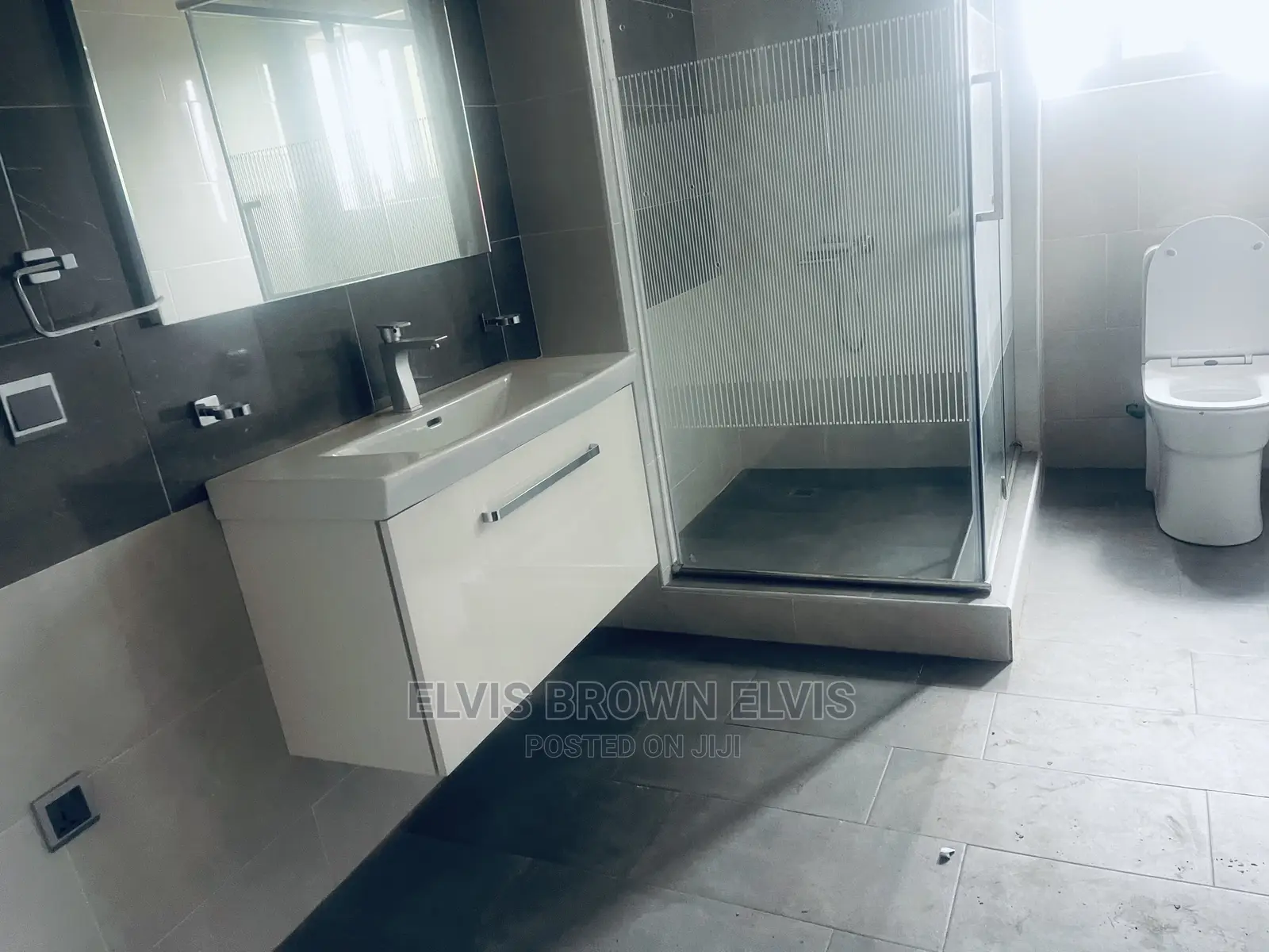 4bdrm Mansion in Living Large, East Legon for Rent