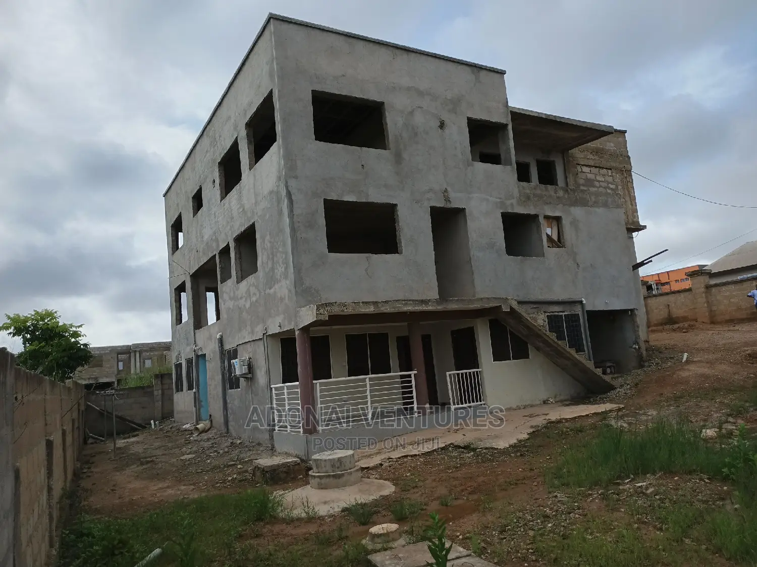8bdrm House in Ahenema Kokoben, Kumasi Metropolitan for sale