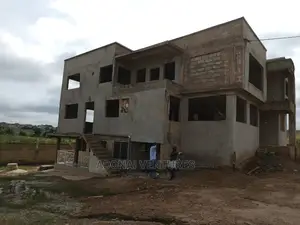 8bdrm House in Ahenema Kokoben, Kumasi Metropolitan for sale