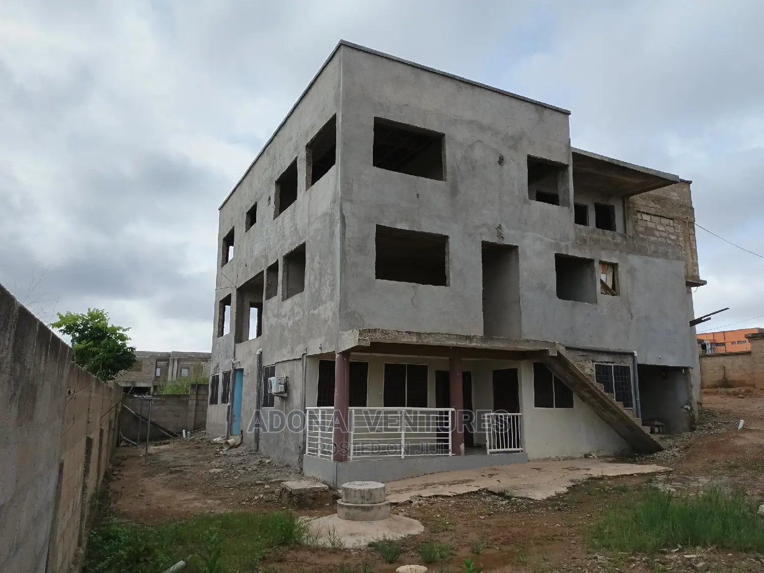 8bdrm House in Ahenema Kokoben, Kumasi Metropolitan for sale