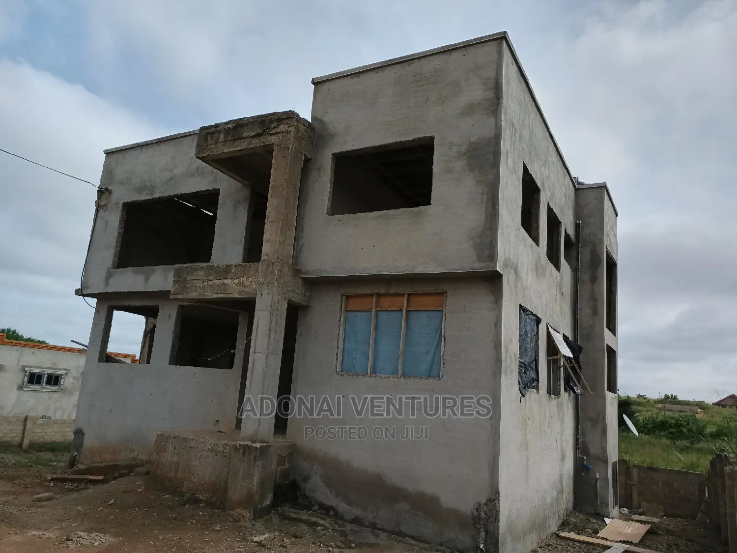 8bdrm House in Ahenema Kokoben, Kumasi Metropolitan for sale