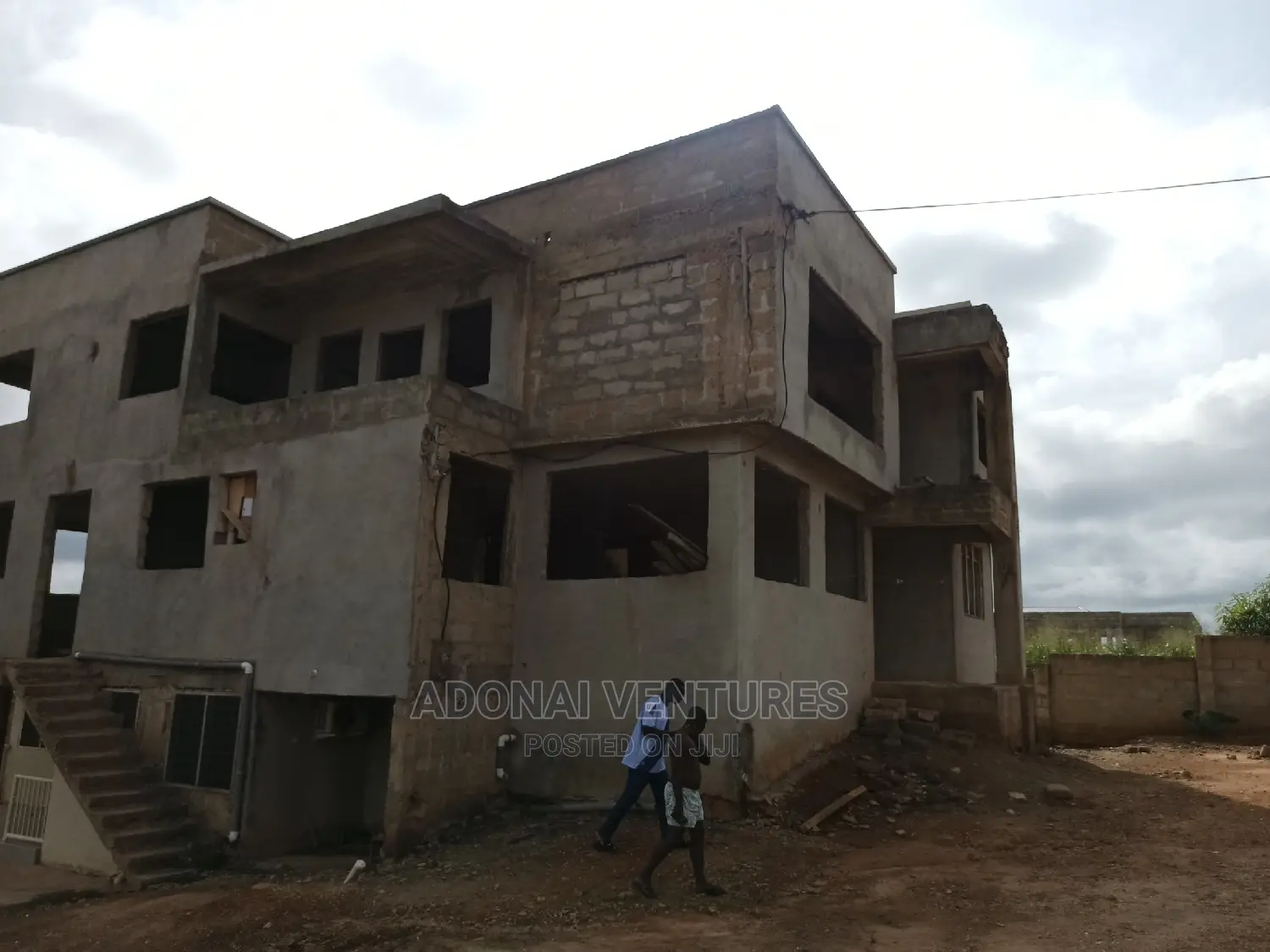 8bdrm House in Ahenema Kokoben, Kumasi Metropolitan for sale