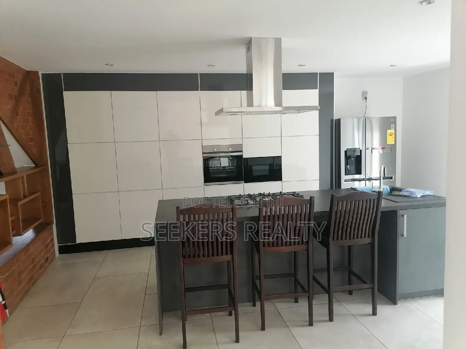 5bdrm Townhouse/Terrace in Seekers Realty, Cantonments for Sale