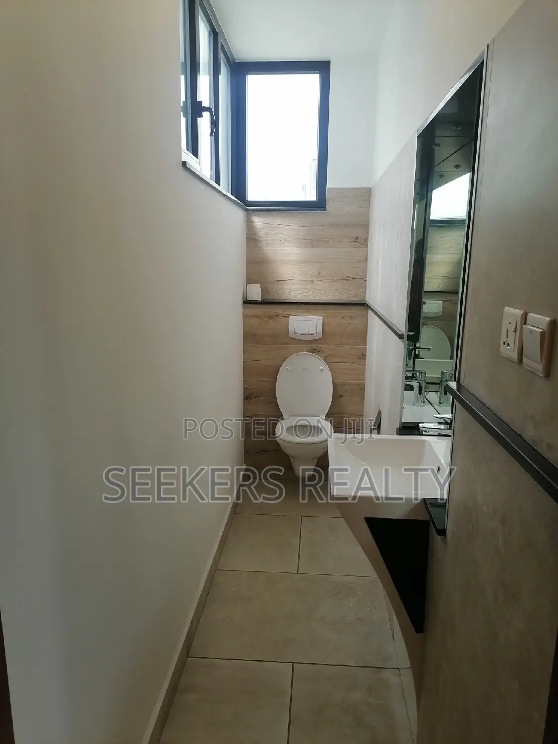5bdrm Townhouse/Terrace in Seekers Realty, Cantonments for Sale