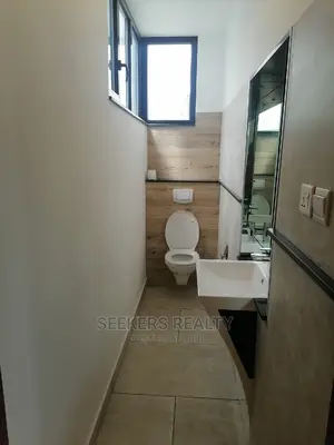 5bdrm Townhouse/Terrace in Seekers Realty, Cantonments for Sale