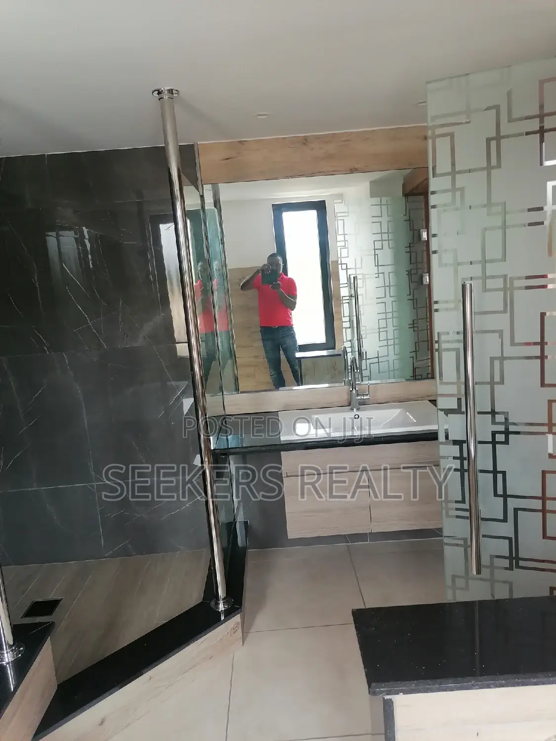 5bdrm Townhouse/Terrace in Seekers Realty, Cantonments for Sale