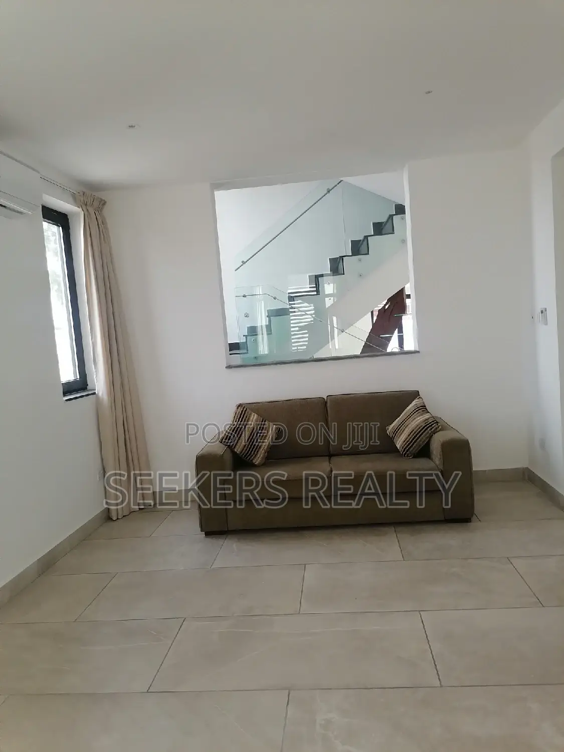 5bdrm Townhouse/Terrace in Seekers Realty, Cantonments for Sale