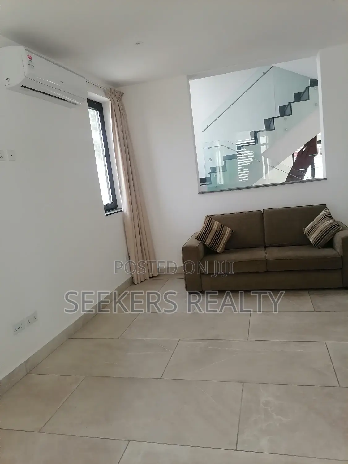 5bdrm Townhouse/Terrace in Seekers Realty, Cantonments for Sale