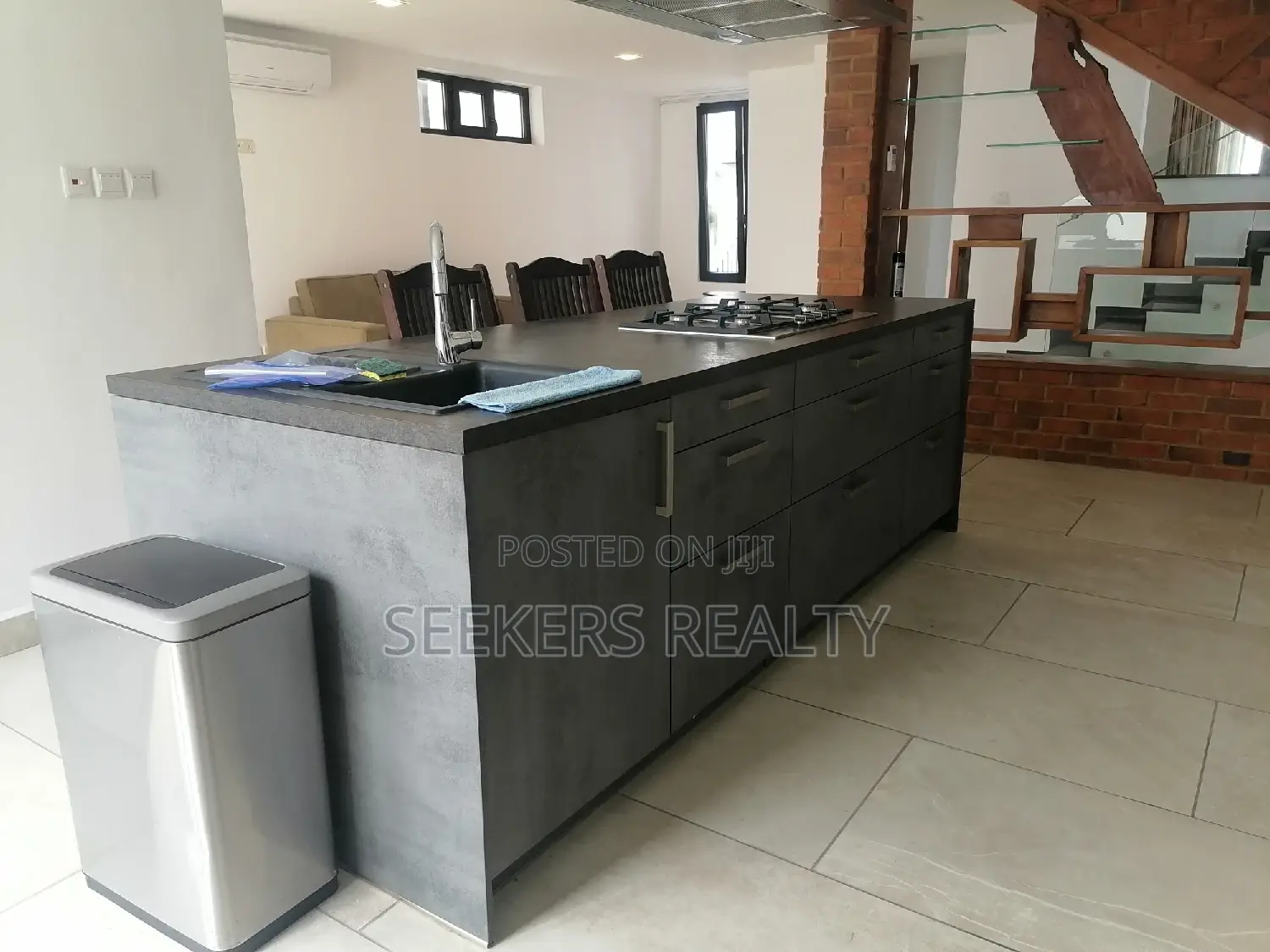 5bdrm Townhouse/Terrace in Seekers Realty, Cantonments for Sale