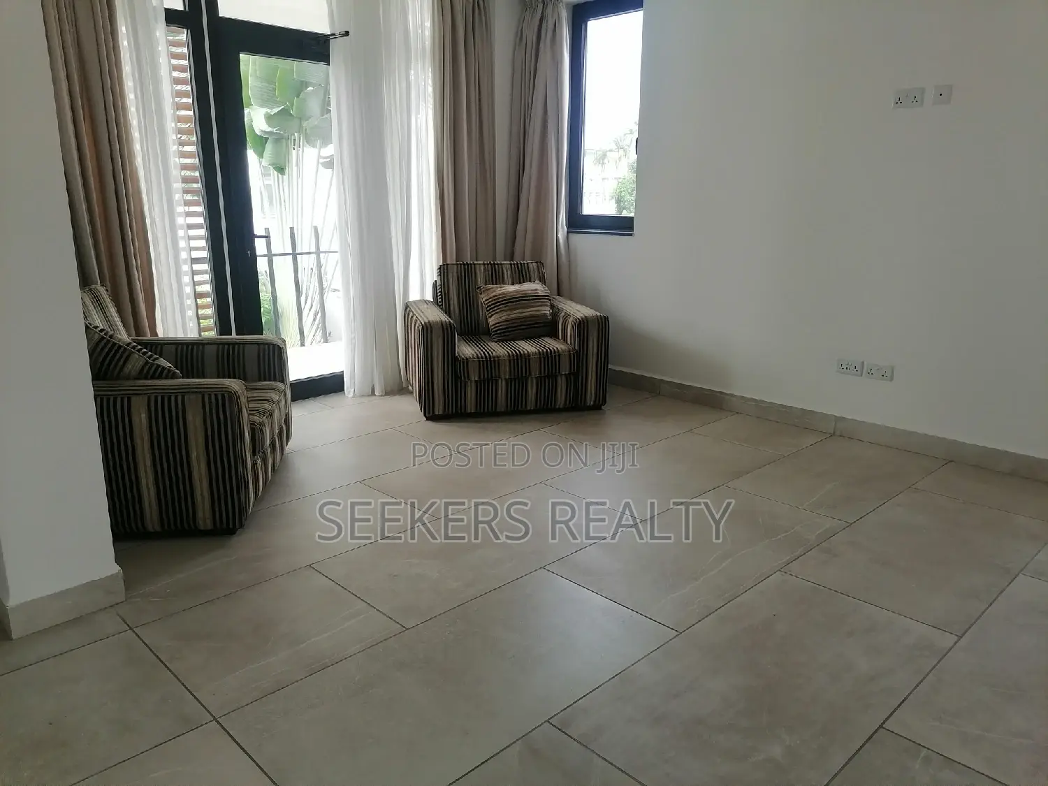 5bdrm Townhouse/Terrace in Seekers Realty, Cantonments for Sale