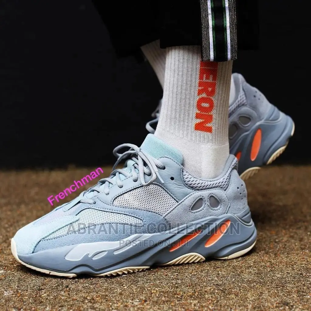 Adidas Yeezy 700
