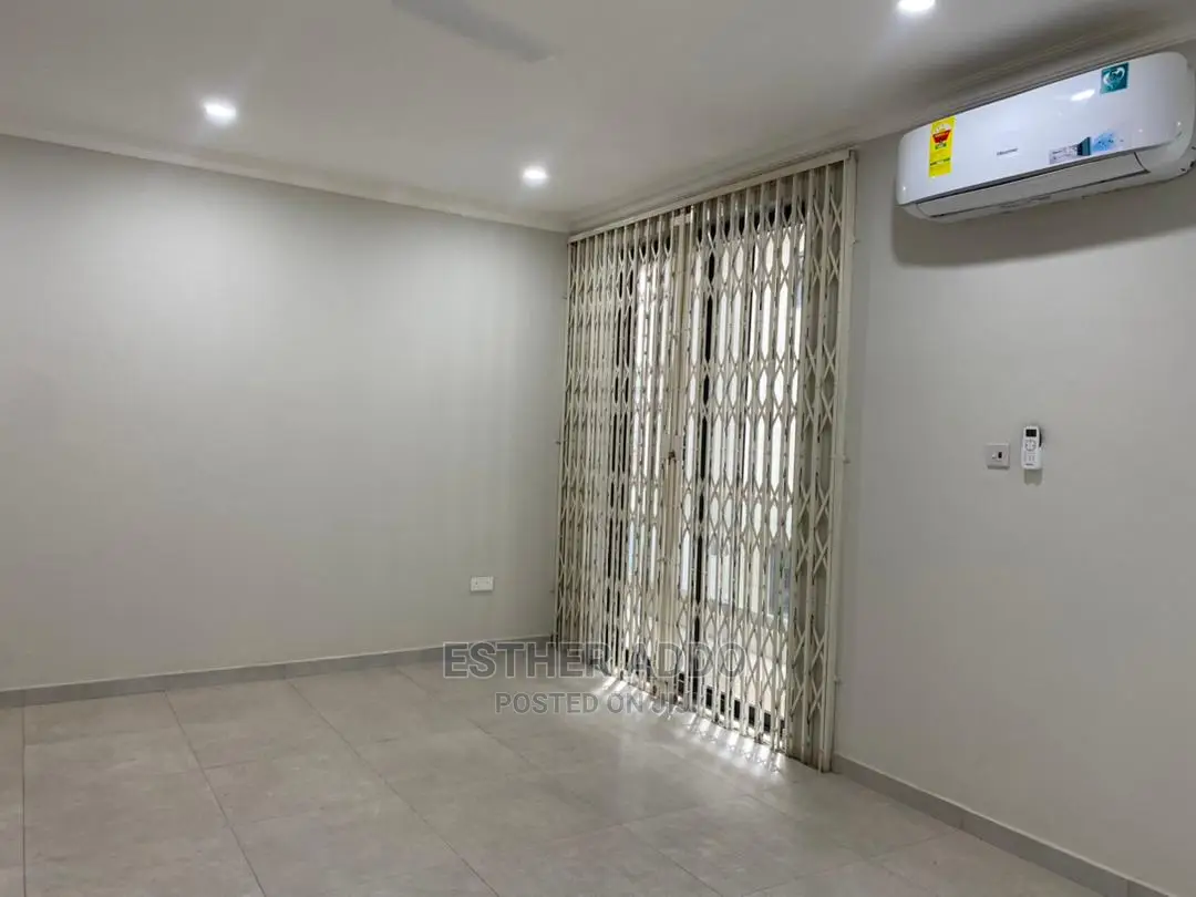 4bdrm House in Lake Side Estate for rent