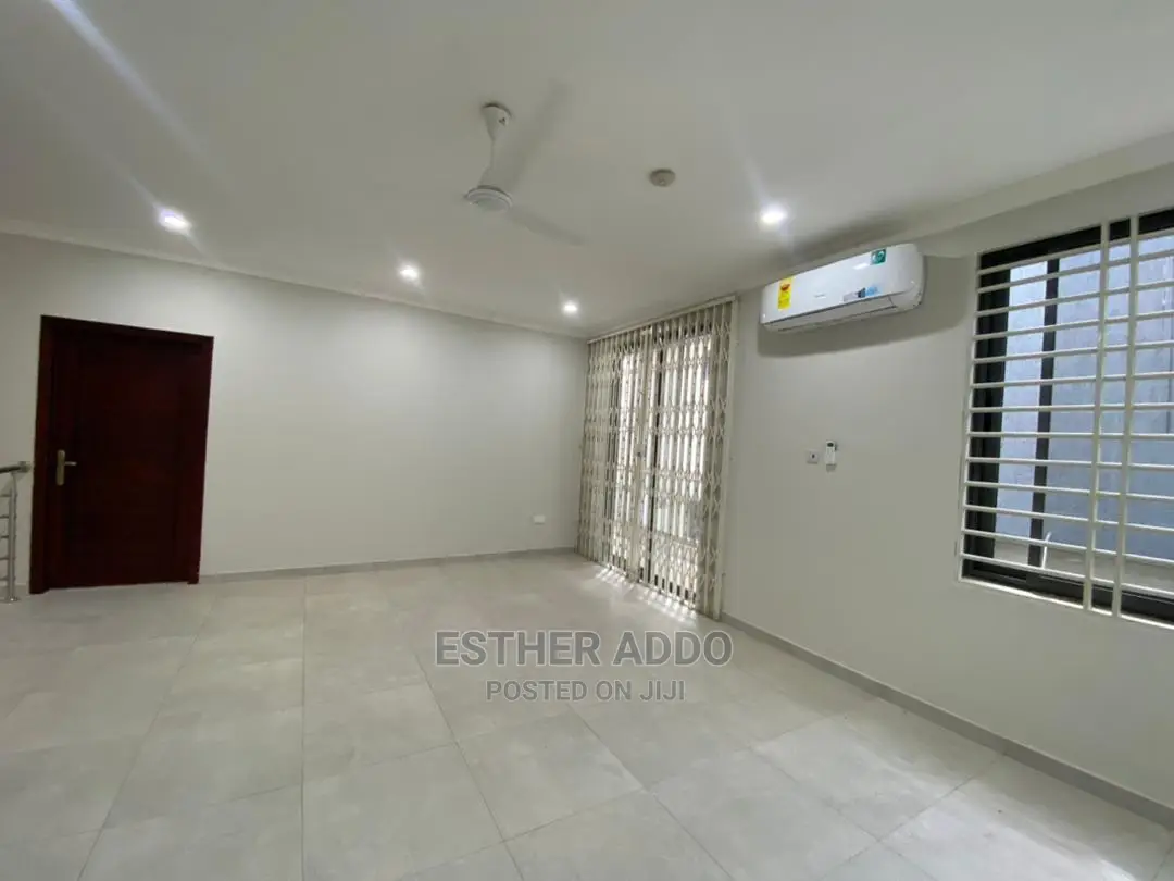 4bdrm House in Lake Side Estate for rent