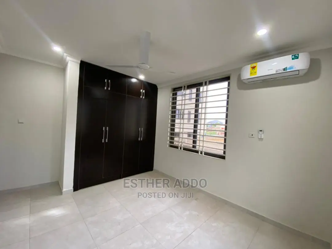 4bdrm House in Lake Side Estate for rent