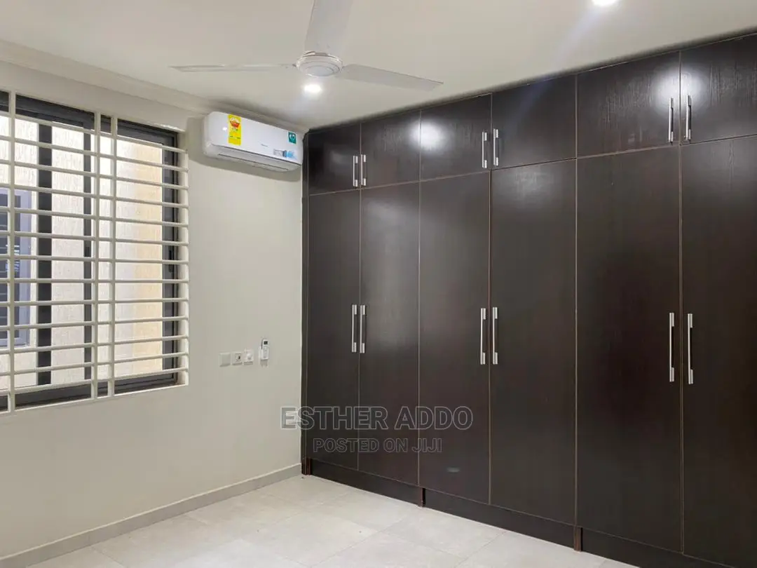4bdrm House in Lake Side Estate for rent