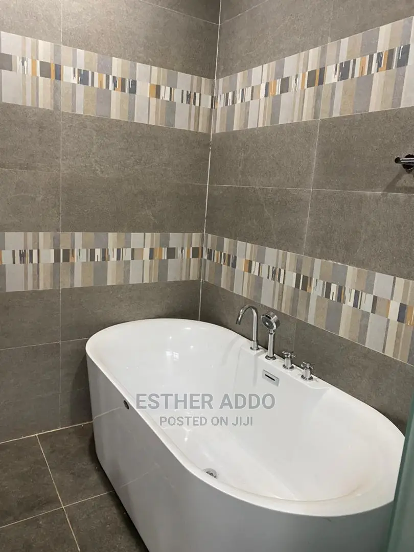 4bdrm House in Lake Side Estate for rent