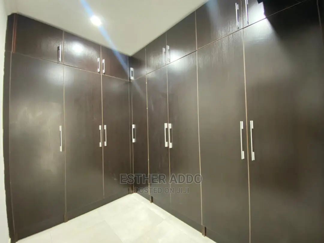 4bdrm House in Lake Side Estate for rent