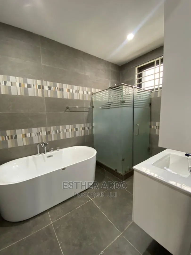 4bdrm House in Lake Side Estate for rent