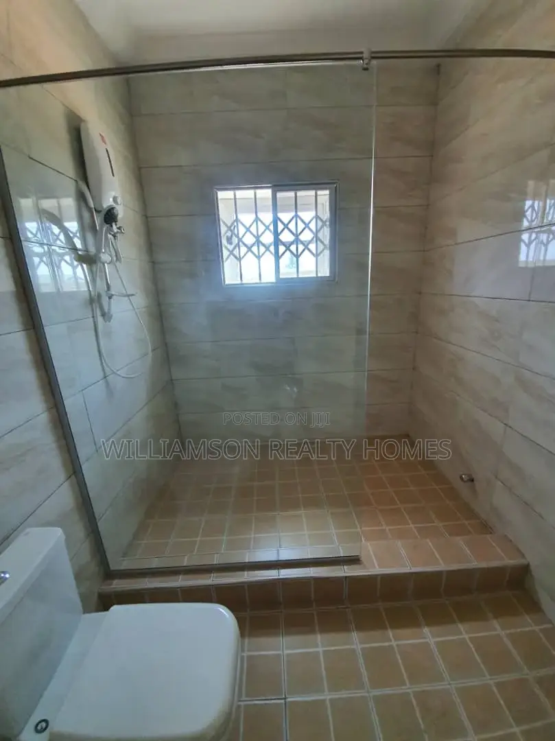 4bdrm Mansion in Community 18, Spintex for sale