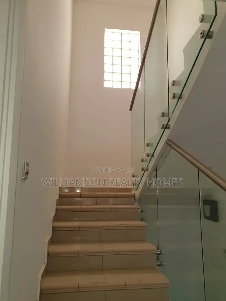 4bdrm Mansion in Community 18, Spintex for sale