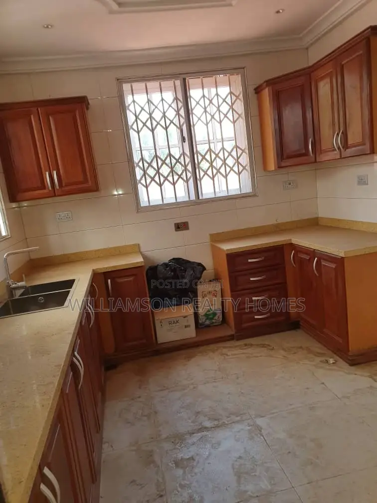 4bdrm Mansion in Community 18, Spintex for sale
