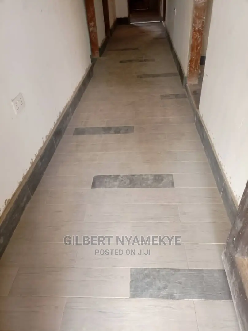 Professional and Experience Tiler for Your Project