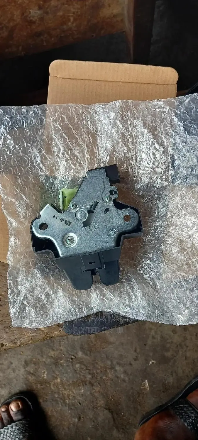 Toyota Corolla 2009-2017 BOOT/HATCH LOCKER Available
