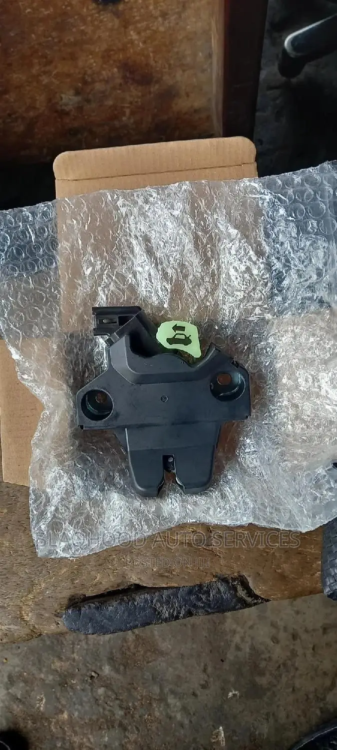 Toyota Corolla 2009-2017 BOOT/HATCH LOCKER in Stock