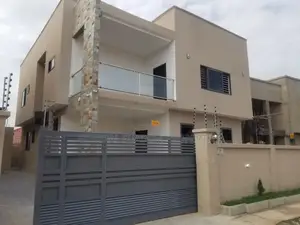 4bdrm Duplex in Suadom Properties, Coca Cola for Sale