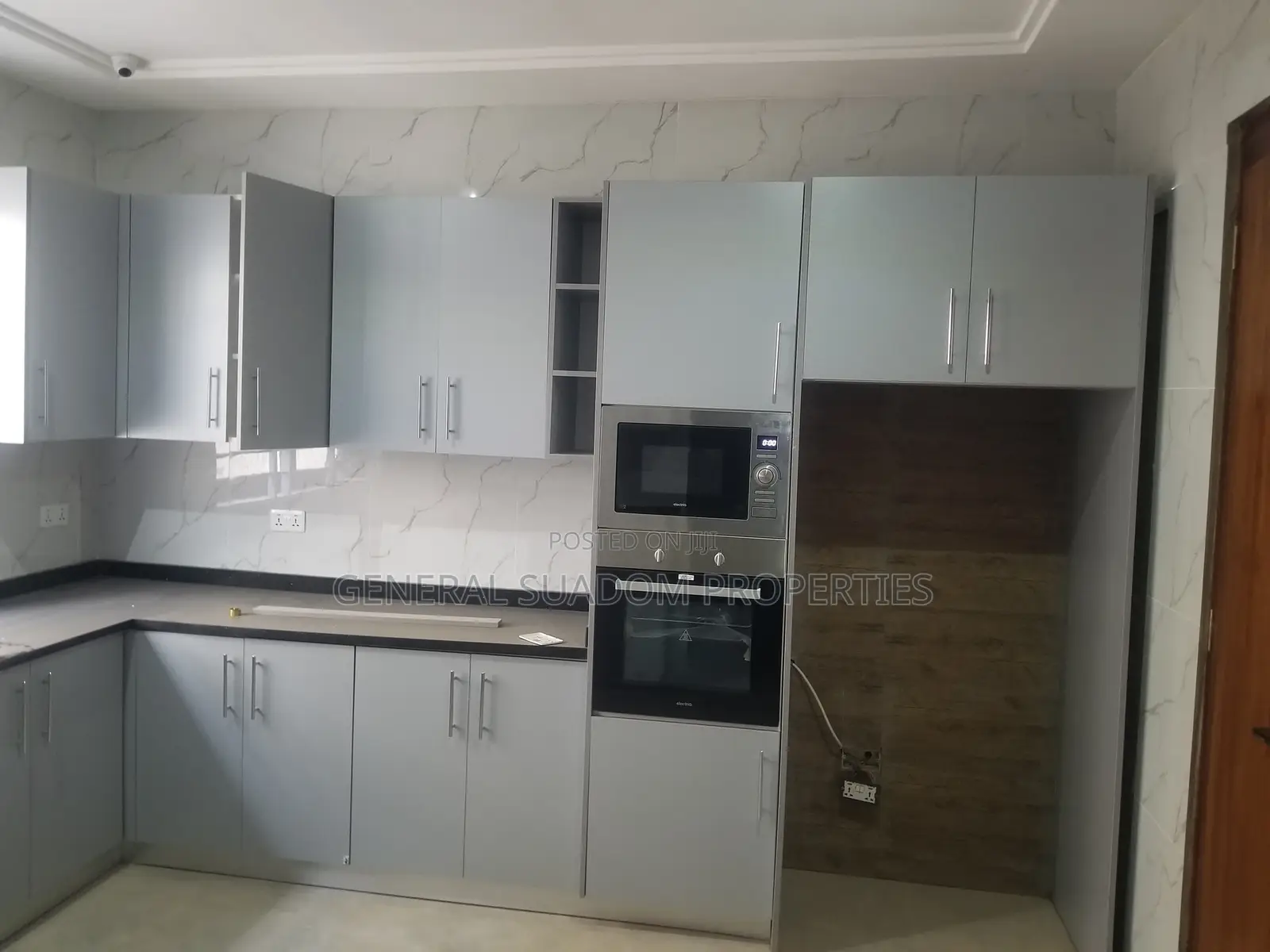 4bdrm Duplex in Suadom Properties, Coca Cola for Sale