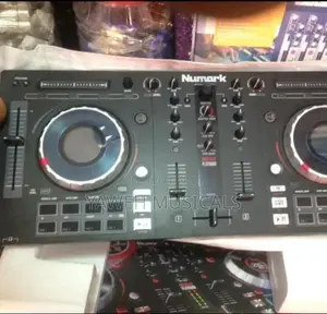 Photo - Numark Mixtrack Pro 3