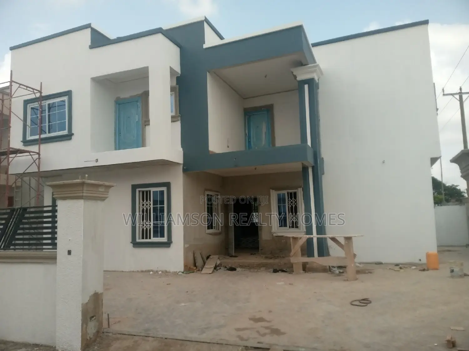 3bdrm Mansion in Coastal Estate Area, Spintex for sale