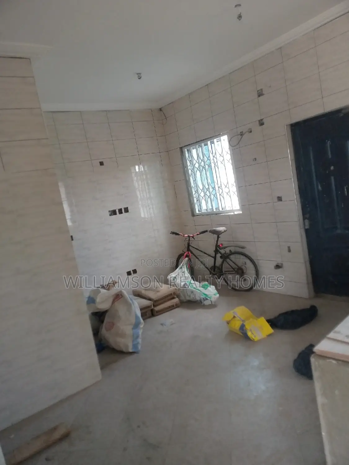3bdrm Mansion in Coastal Estate Area, Spintex for sale