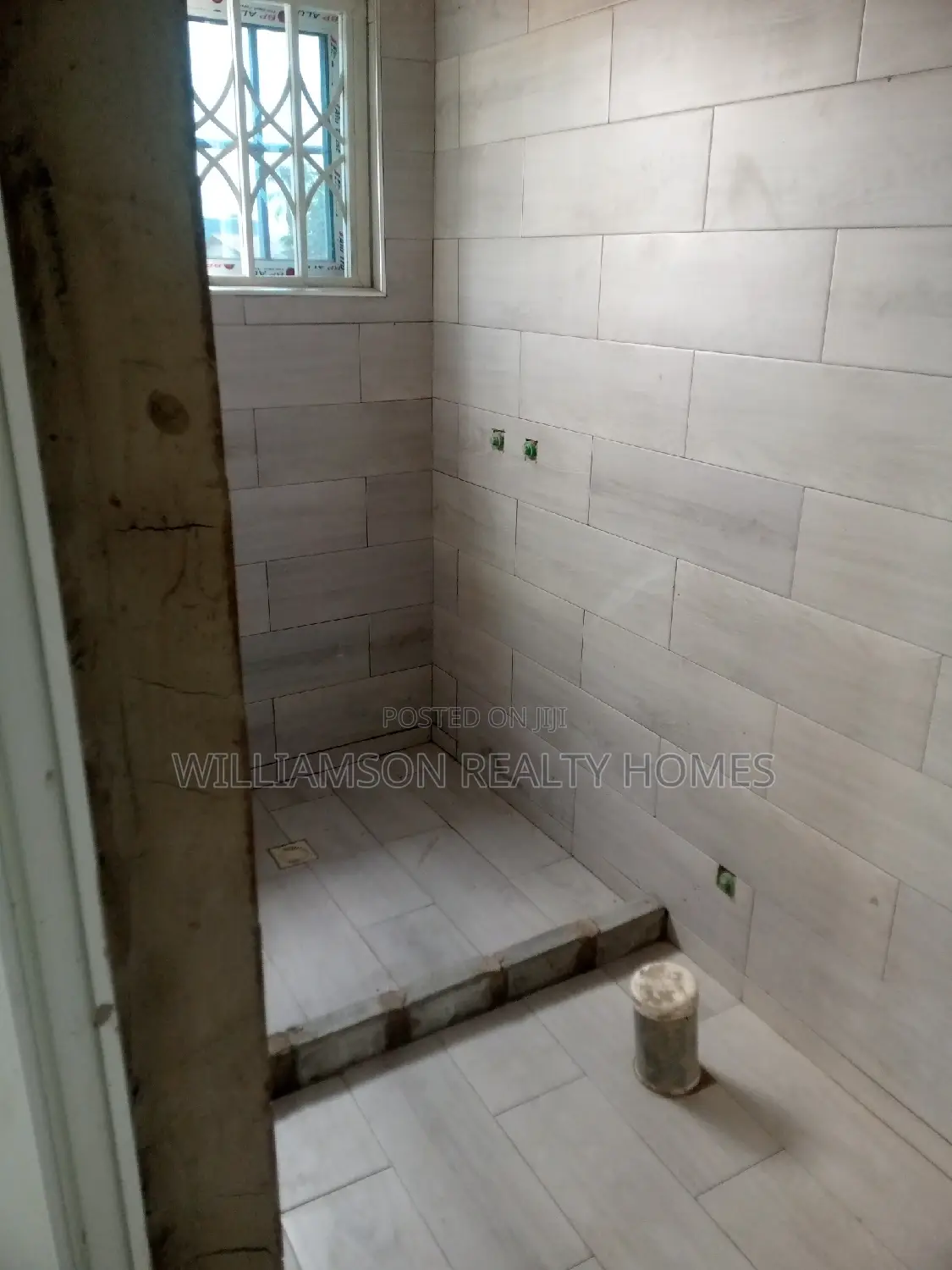 3bdrm Mansion in Coastal Estate Area, Spintex for sale