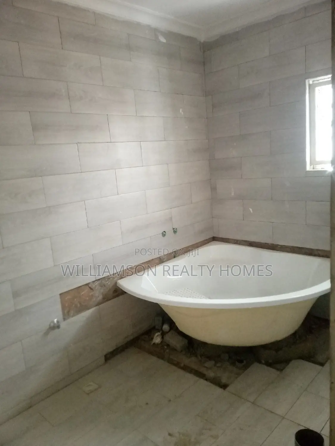 3bdrm Mansion in Coastal Estate Area, Spintex for sale