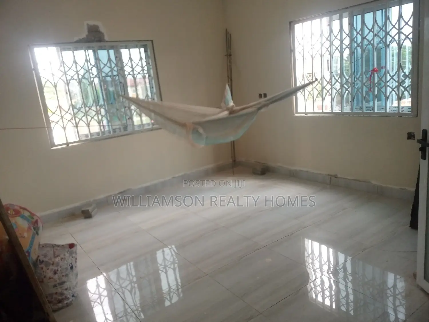 3bdrm Mansion in Coastal Estate Area, Spintex for sale