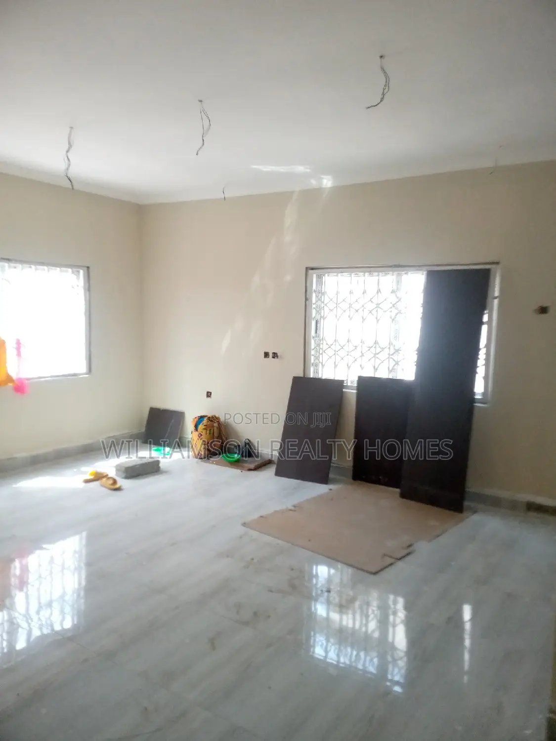 3bdrm Mansion in Coastal Estate Area, Spintex for sale