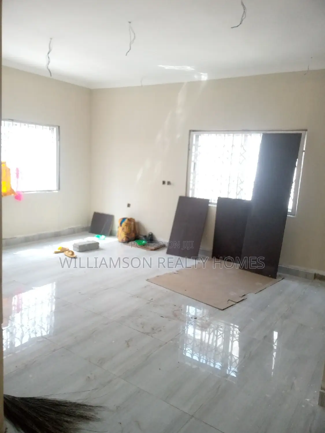 3bdrm Mansion in Coastal Estate Area, Spintex for sale