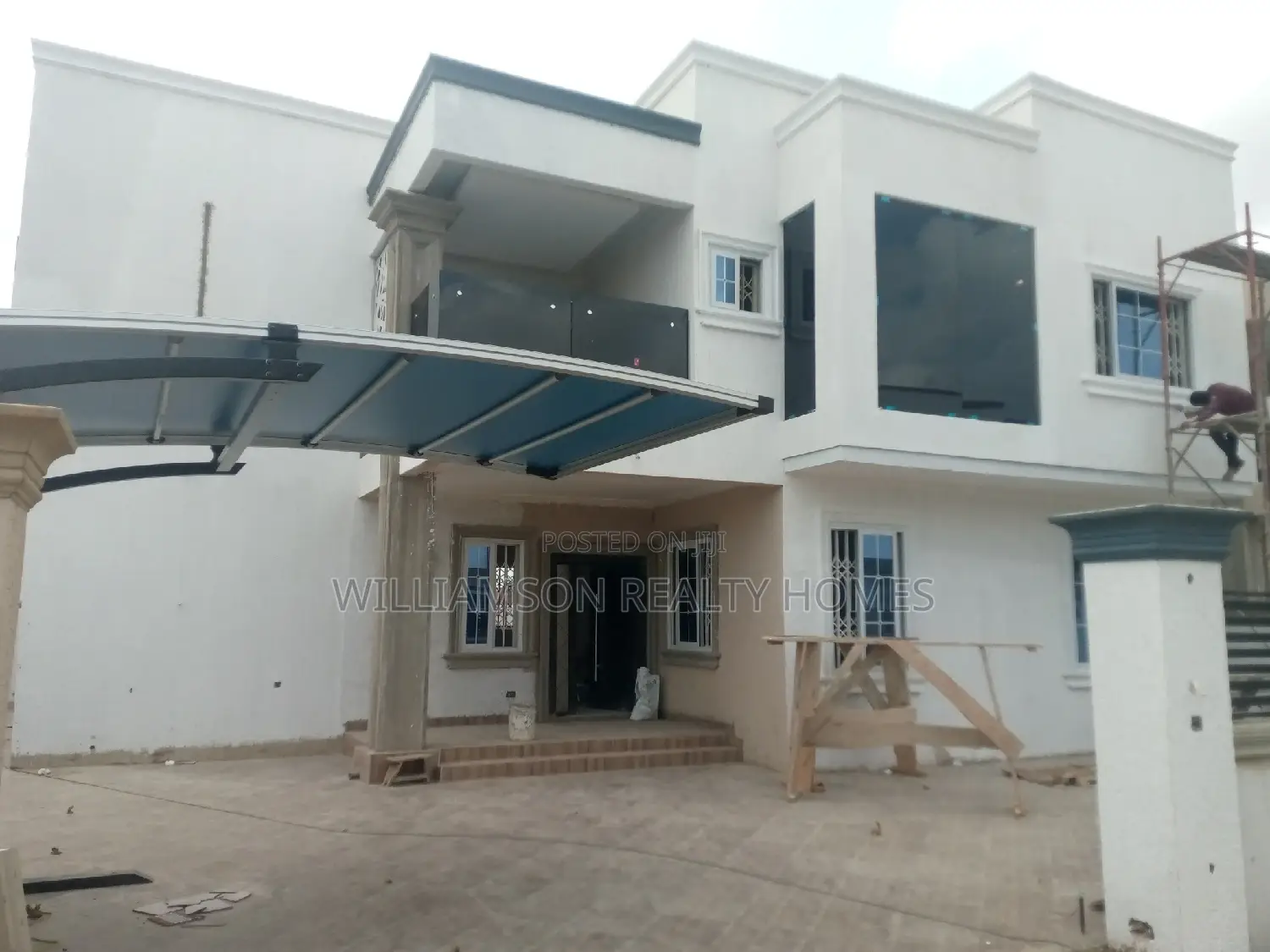 3bdrm Mansion in Coastal Estate Area, Spintex for sale