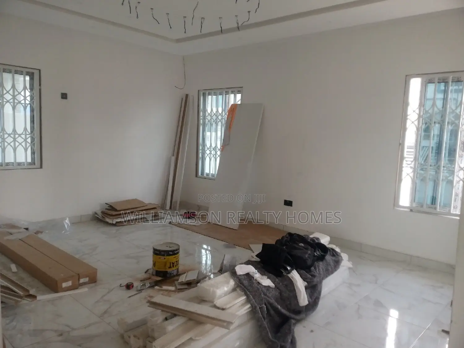 3bdrm Mansion in Coastal Estate Area, Spintex for sale
