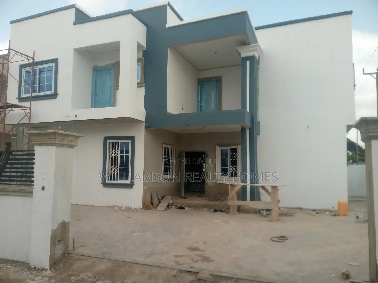 3bdrm Mansion in Coastal Estate Area, Spintex for sale
